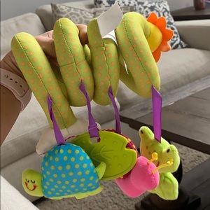Spiral car seat hanger
